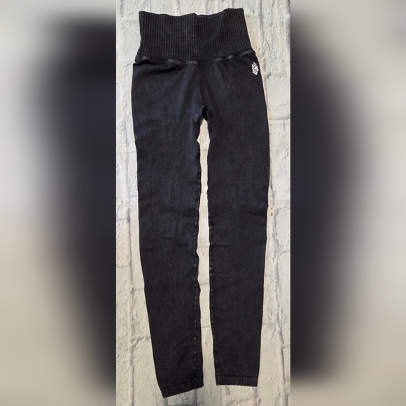 Free People FP Movement High-Rise 7/8 Length Good Karma Leggings In Black - XS - Picture 8 of 16